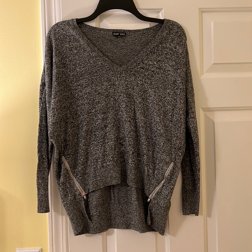Express Hi-lo v-neck sweater with side zippers, size xs